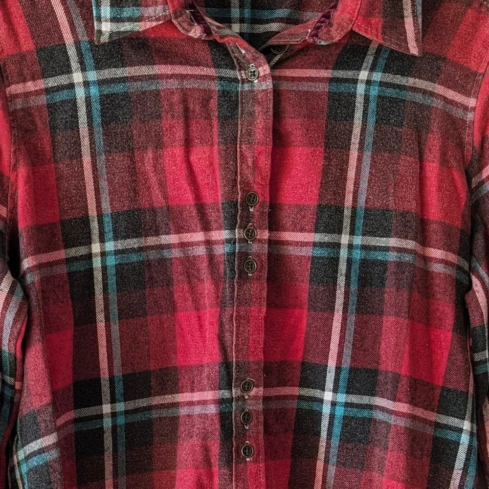 Lightweight Plaid Flannel with Back Lace Panel // Size L // Taylor & Sage - Picture 3 of 10